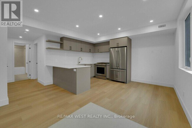 Building Photo - 661 Winona Dr