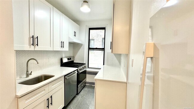 Building Photo - 41-07 42nd St