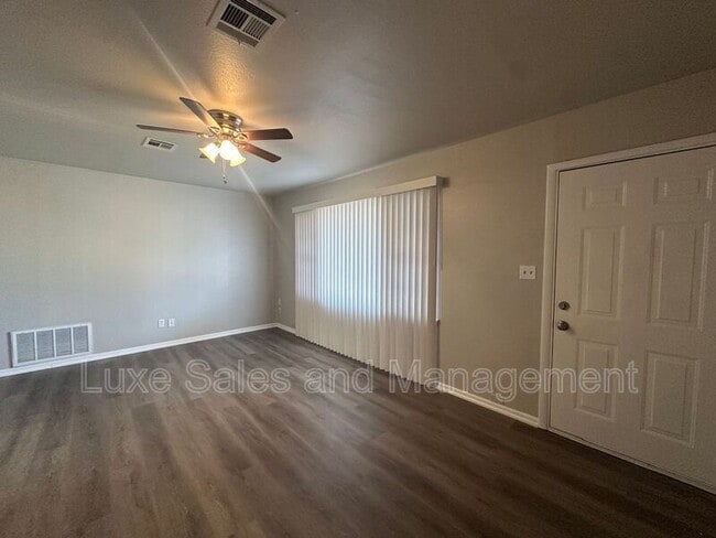Building Photo - 240 E Kerr Dr