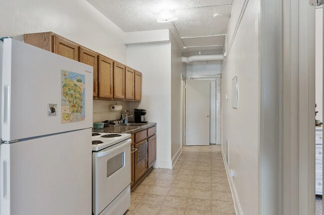 Foto del edificio - 2311 W Wisconsin Ave