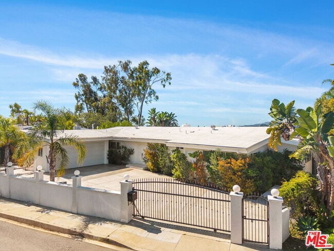 Building Photo - 1641 Tower Grove Dr