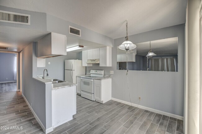 Foto del edificio - 14407 N Boxwood Ln