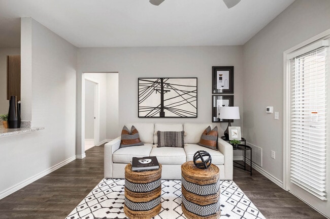 Foto del edificio - Standard at Royal Lane