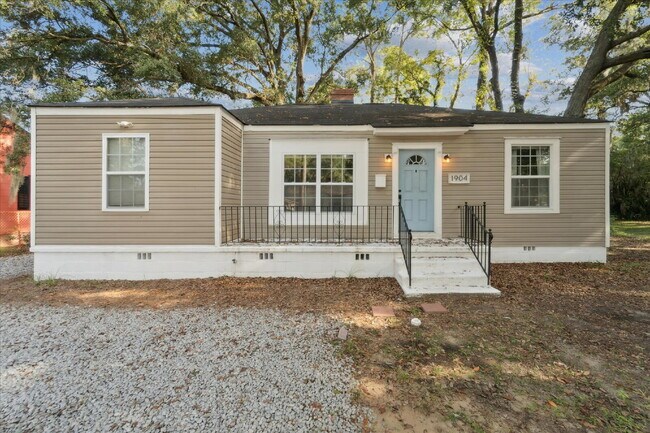 Foto del edificio - Charming Midtown Home – Updated and Move-I...