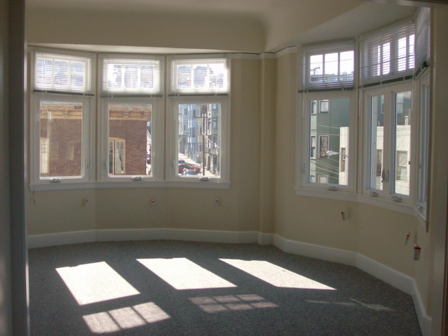 Building Photo - 1060 Powell St