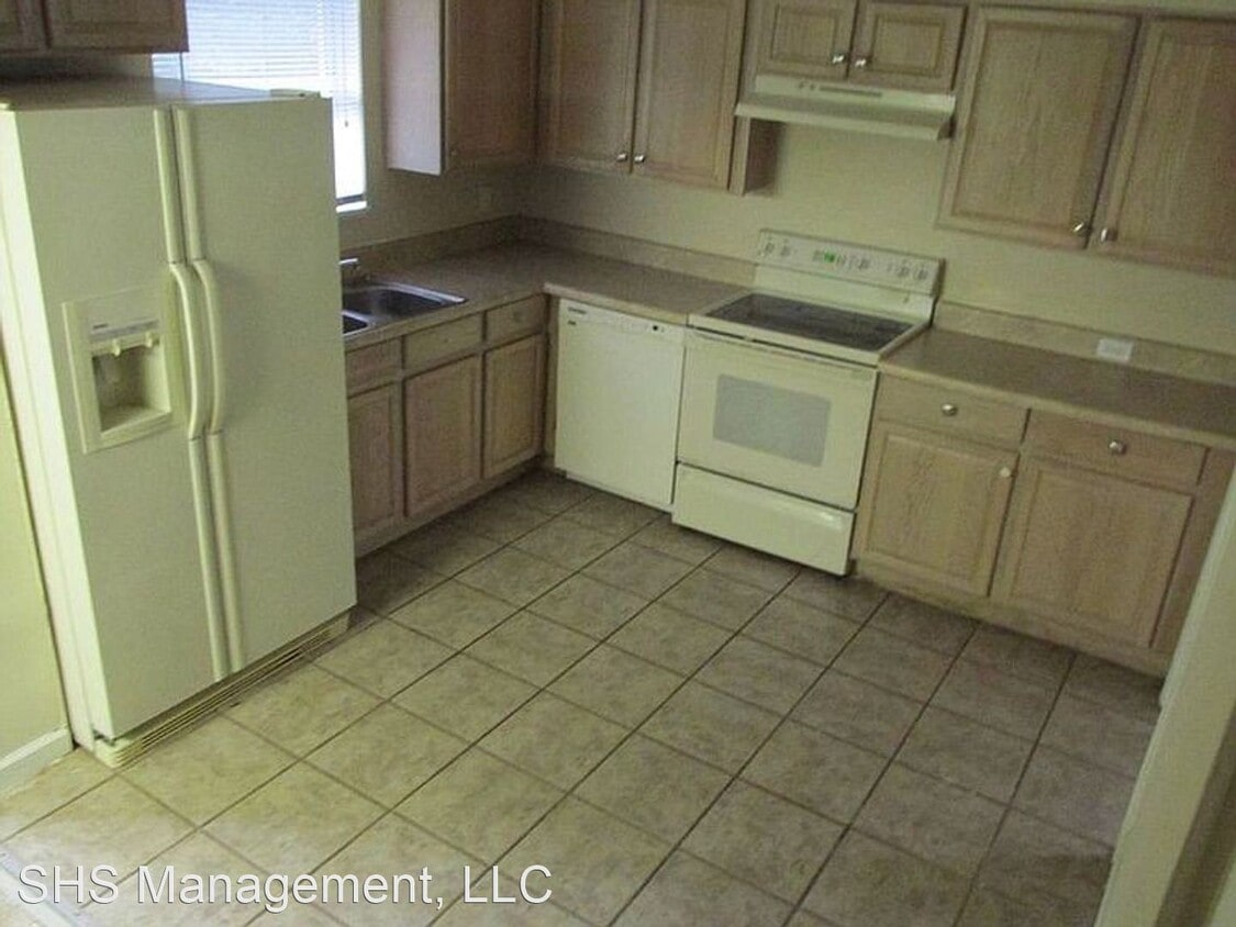 Building Photo - 4 br, 2 bath House - 205 Juniper Drive