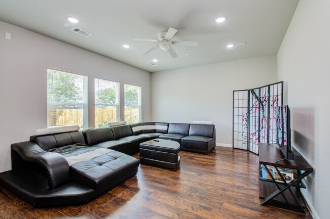 Foto del edificio - 3510 Oleander Ave