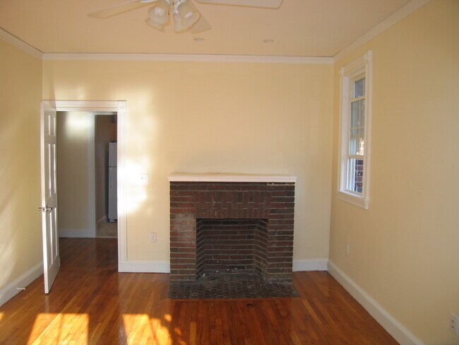 Foto del edificio - 16 Glenville Ave