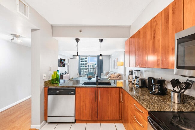 Foto del edificio - 1 SE 12th St