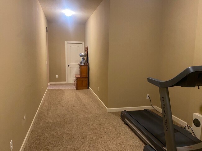 Building Photo - 5535 Fernbrook Ln N