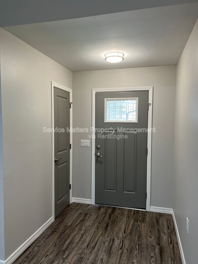 Building Photo - 6858 Stirrup Ln