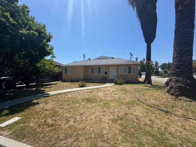 Building Photo - Arcadia 3beds 2bath front house for lease