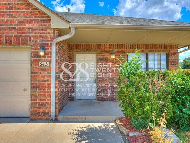 Building Photo - *AVAILABLE NOW!* CUTE 3 BED/2 BATH DUPLEX IN NORMAN!