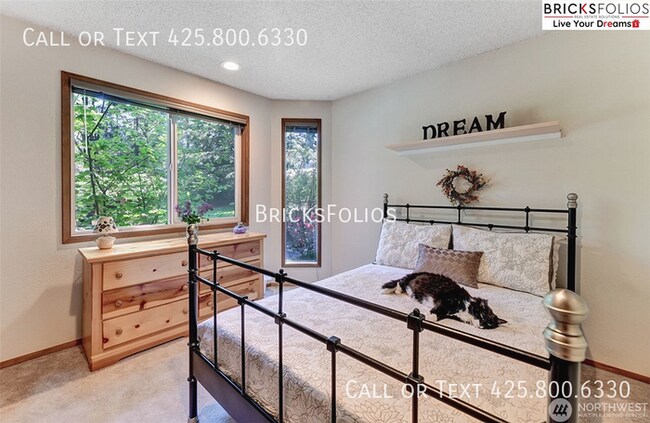 Building Photo - Remarkable Redmond Home - Walk to Microsof...