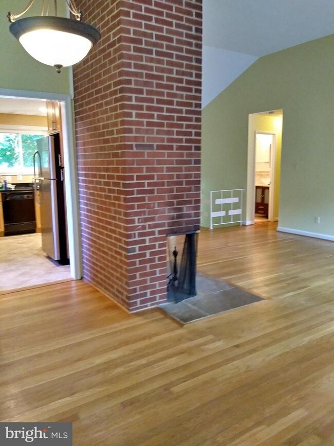 Building Photo - 5933 Avon Dr