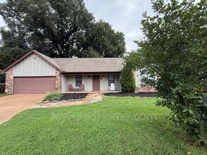 Building Photo - 3040 Delvan Cove