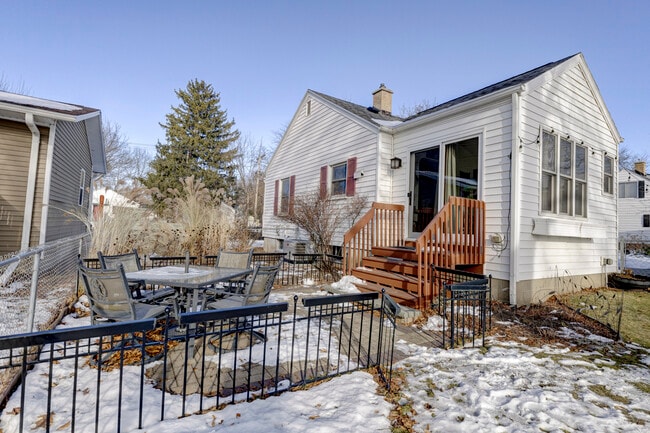 Building Photo - 3621 Dennett Dr