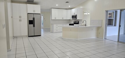 Building Photo - 1488 Fairway Cir