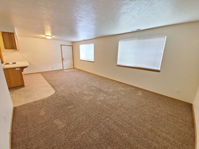 Building Photo - 3 Bedroom Home with a Garage in Jefferson