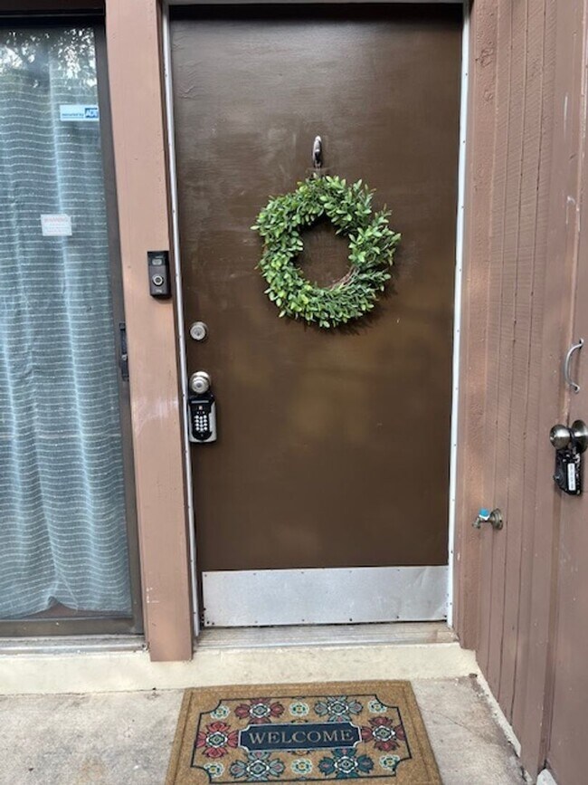 Foto del edificio - Relaxing 1 Bed 1 bath Townhome With Loft I...