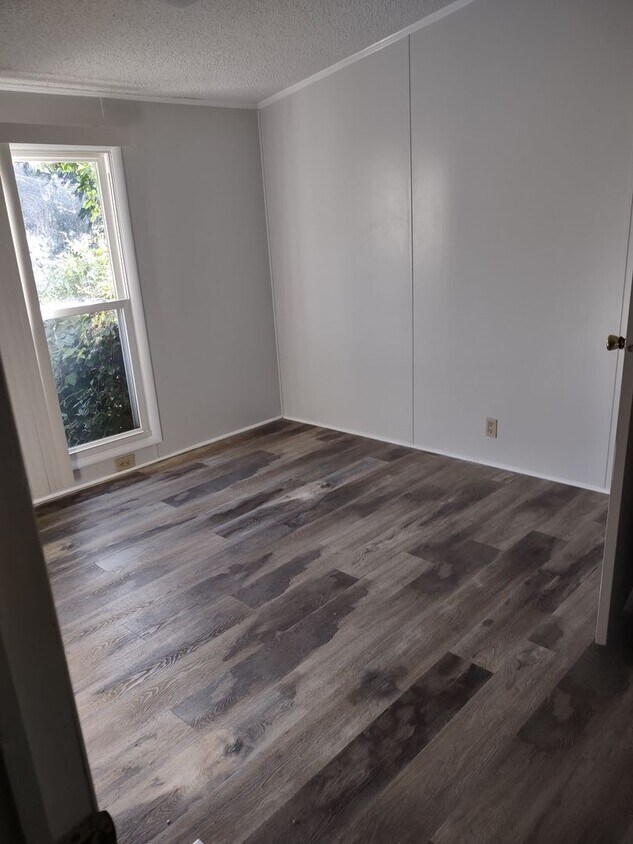 Building Photo - 3-Bedroom 2-bath home