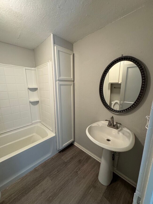 Foto del edificio - 13700 Woodway Dr