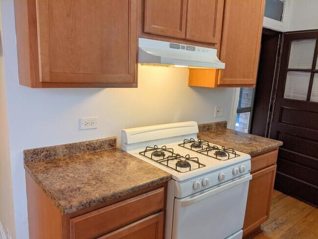 Building Photo - 1 bedroom in Evanston IL 60202