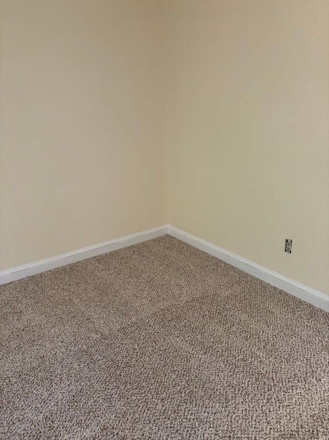 Building Photo - REMODELED NW RALEIGH TOWNHOME OFF LEESVILLE ROAD