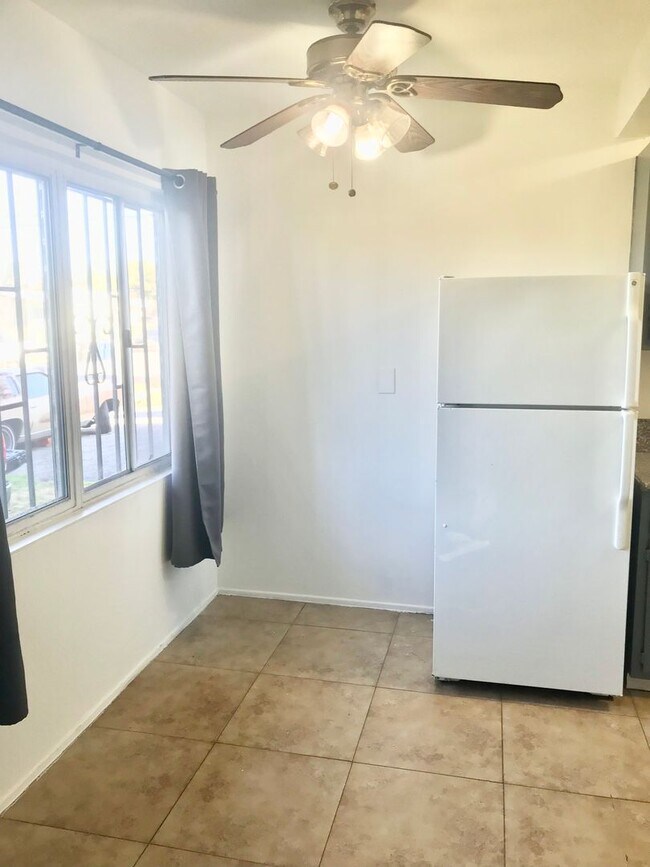 Foto del edificio - Downstairs 2 Bedroom Apartment Unit With S...