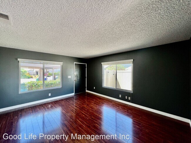 Building Photo - 2 br, 1.5 bath House - 10925 Via Banco