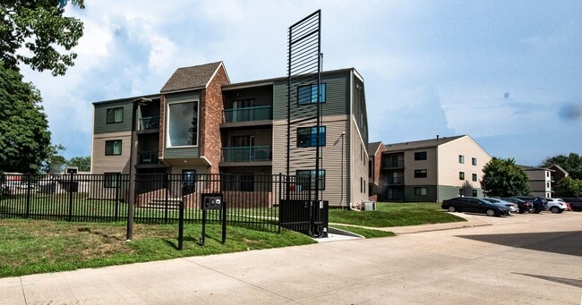 Building Photo - Stonegate Village