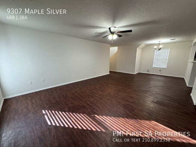 Foto del edificio - 9307 Maple Silver