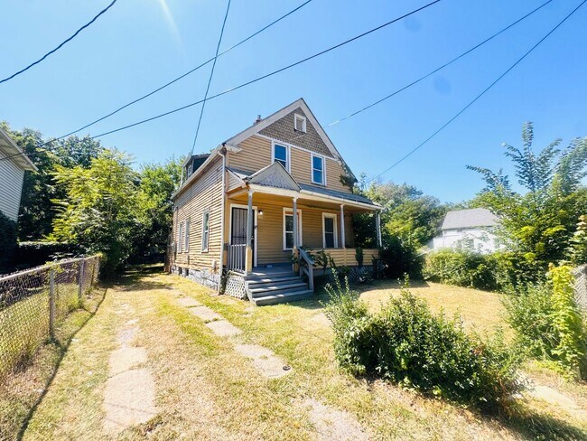 Foto del edificio - 924 Ansel Rd