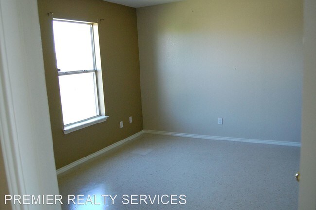 Building Photo - 3 br, 2 bath House - 2008 1ST STREET