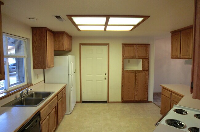 Foto del edificio - 108 NW Sinclair Dr