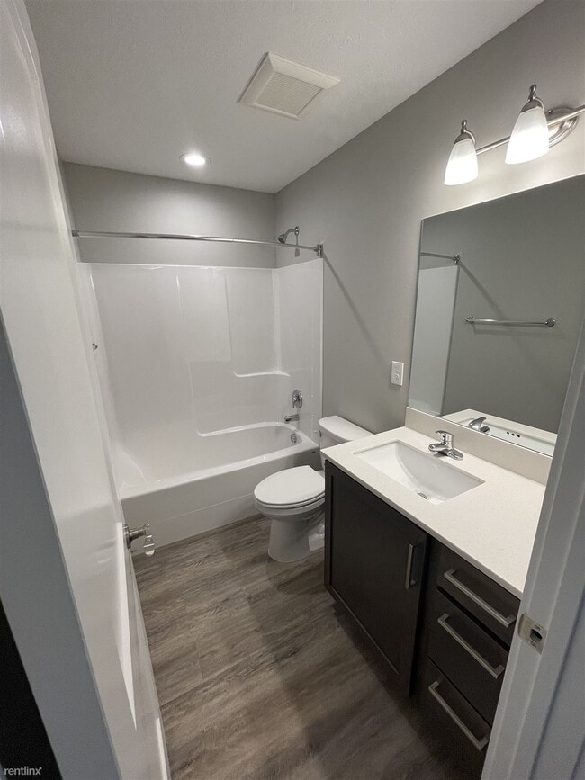 Building Photo - 3 br, 2 bath Duplex - 1323 North Coach Drive