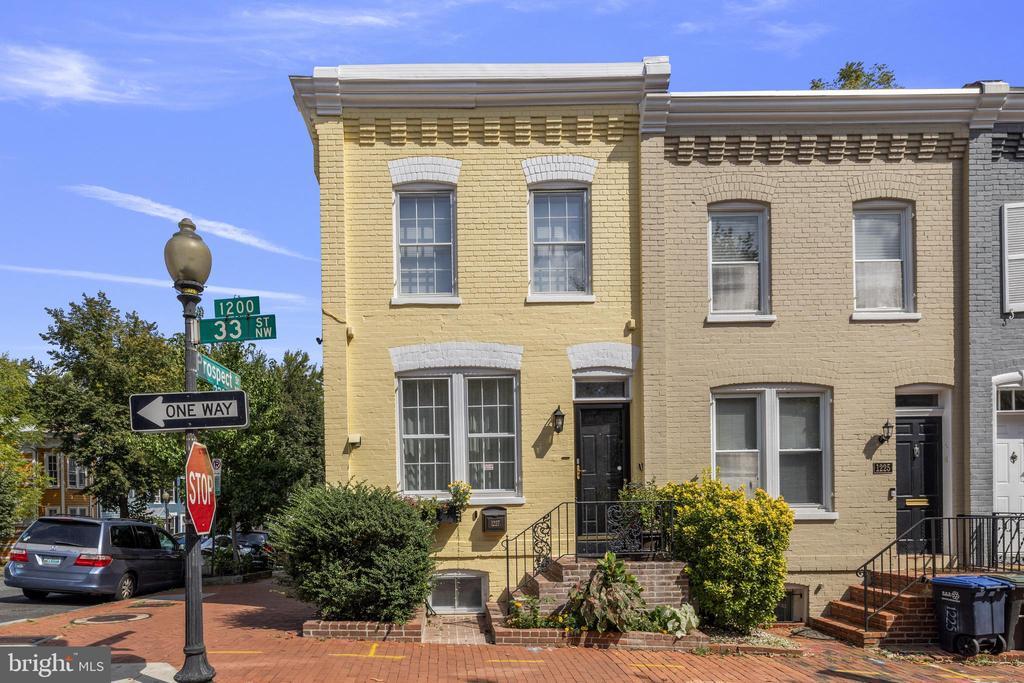 Foto principal - 1227 33rd St NW