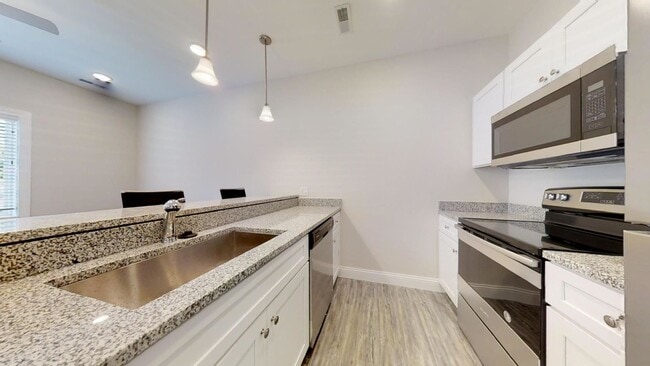 Interior Photo - 309 W Washington