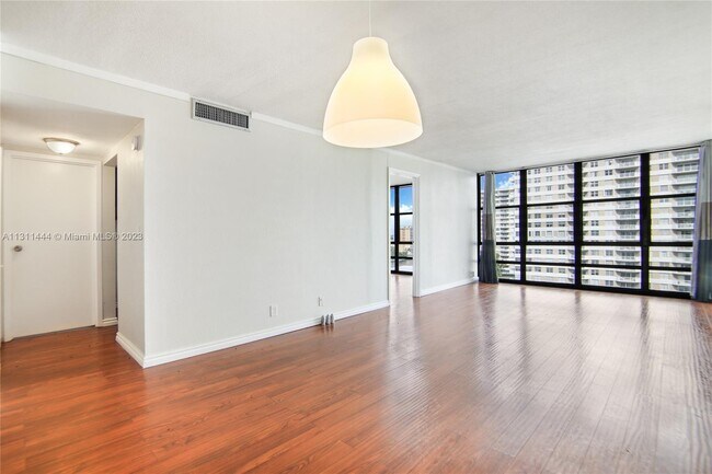 Foto del edificio - 2049 S Ocean Dr
