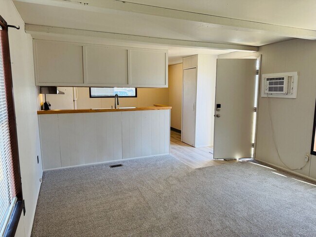 Foto del edificio - 2 Bedroom Just Remodeled Trailer in Billings Heights