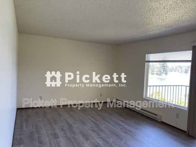 Foto del edificio - 924 Shorewood Dr