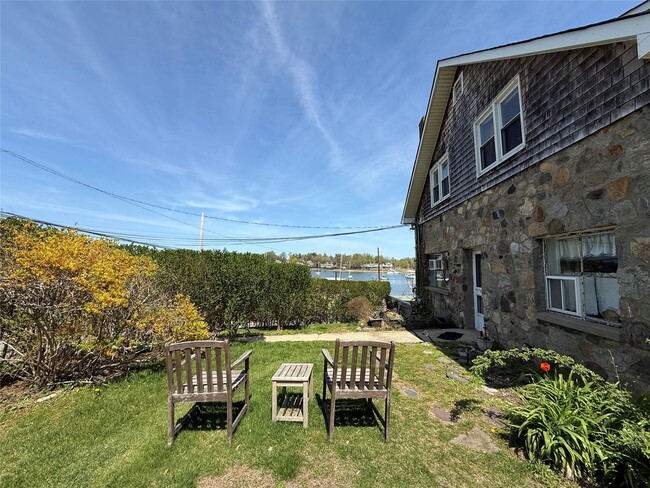 Foto del edificio - 293 W Shore Rd