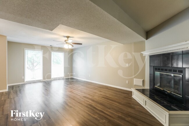 Building Photo - 9824 N Highland Terrace