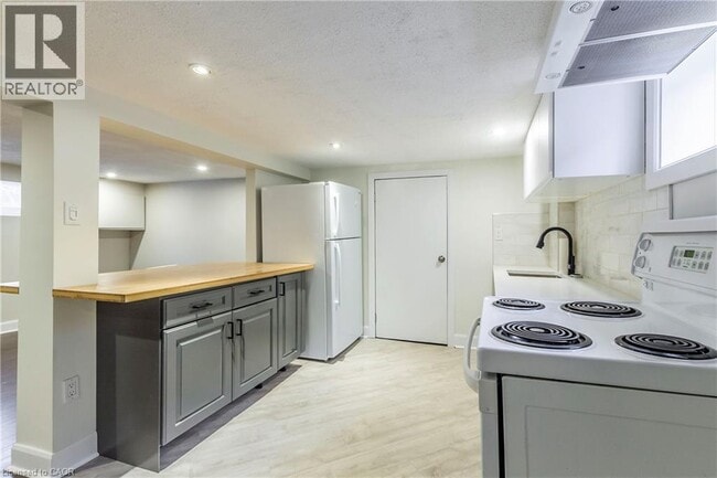 Building Photo - 146 Glencarry Ave