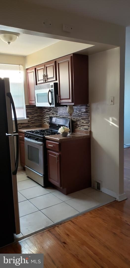 Foto del edificio - 8304 Pickering Ave
