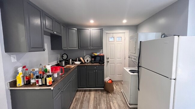 Building Photo - 5850 Alderson St