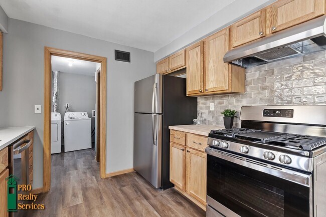 Building Photo - 3 Bedroom Home in Fridley
