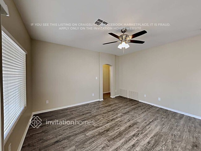 Foto del edificio - 5725 Pebble Rock Dr
