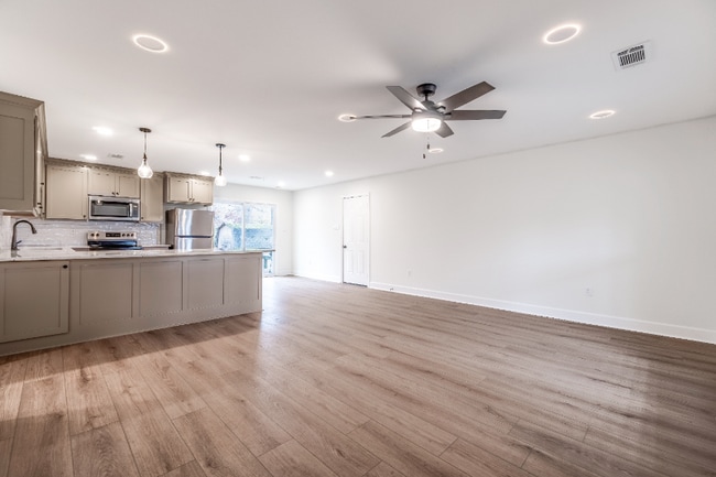 Building Photo - 402 Jefferson St