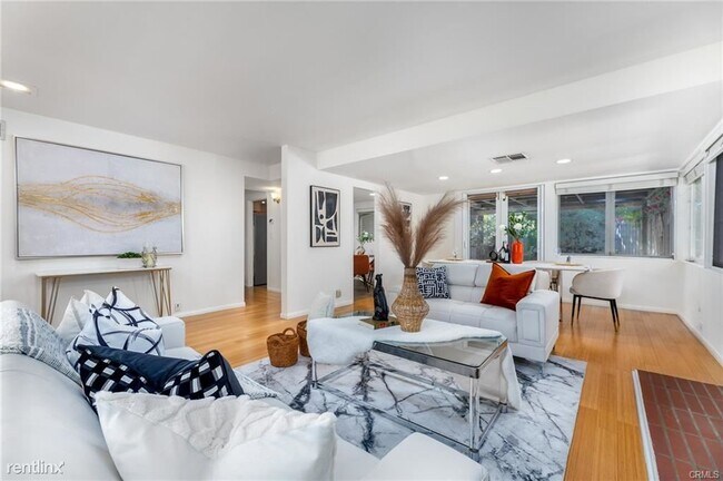 Foto del edificio - 4 br, 3 bath House - 2620 Huntington Dr